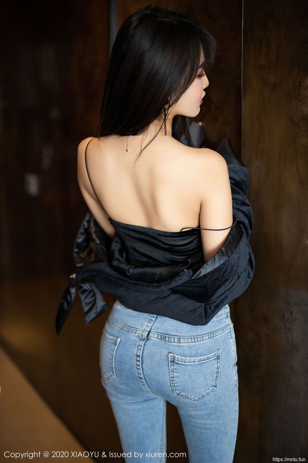 Miko酱吖《性感牛仔裤与内衣主题魅惑》 [语画界XIAOYU] Vol.235