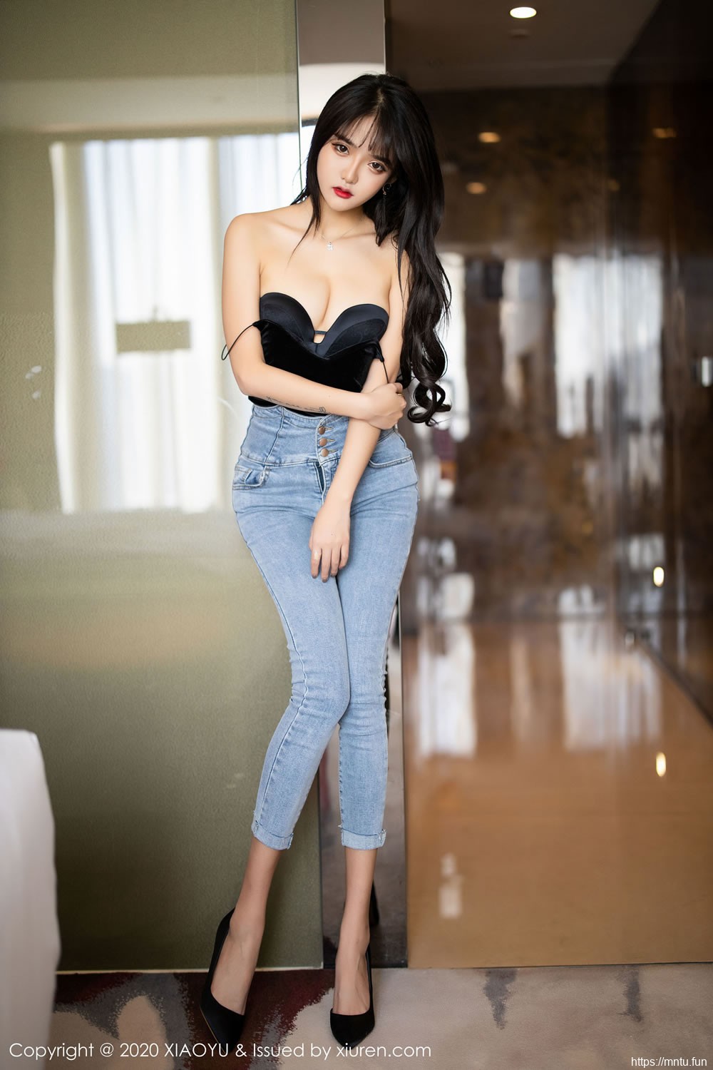 Miko酱吖《性感牛仔裤与内衣主题魅惑》 [语画界XIAOYU] Vol.235