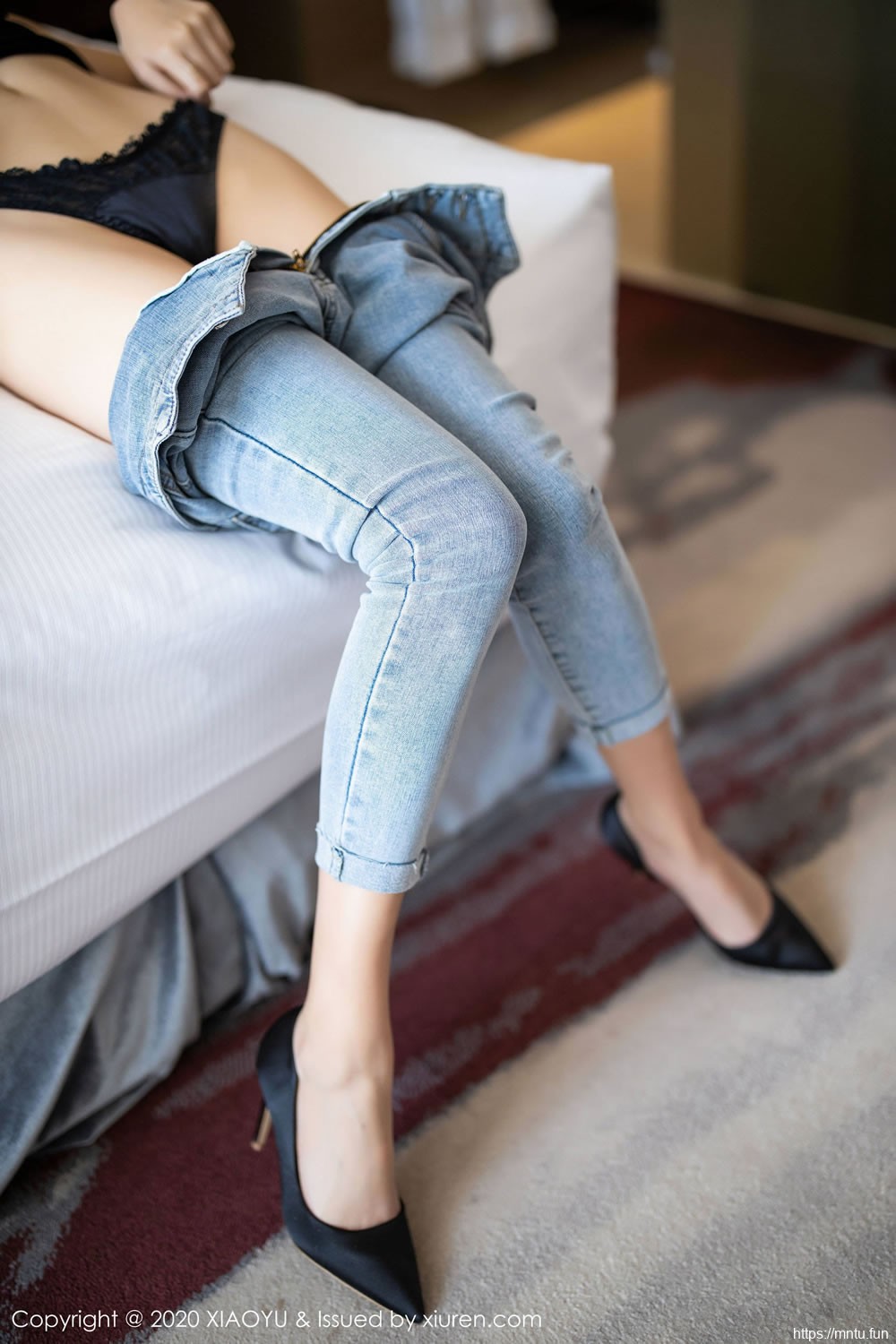 Miko酱吖《性感牛仔裤与内衣主题魅惑》 [语画界XIAOYU] Vol.235