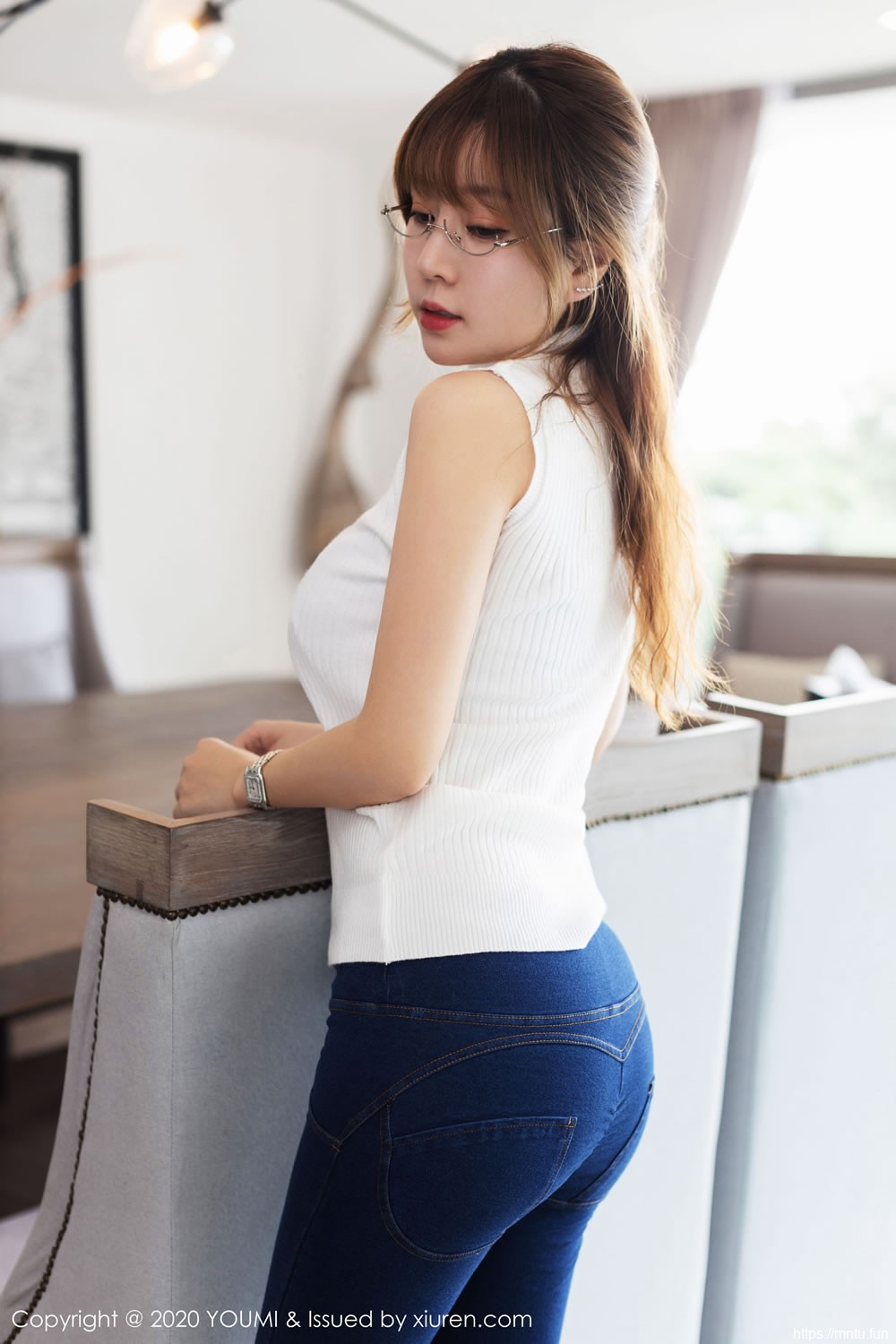 王雨纯《牛仔裤+眼镜OL丝袜》 [尤蜜荟YouMi] Vol.407