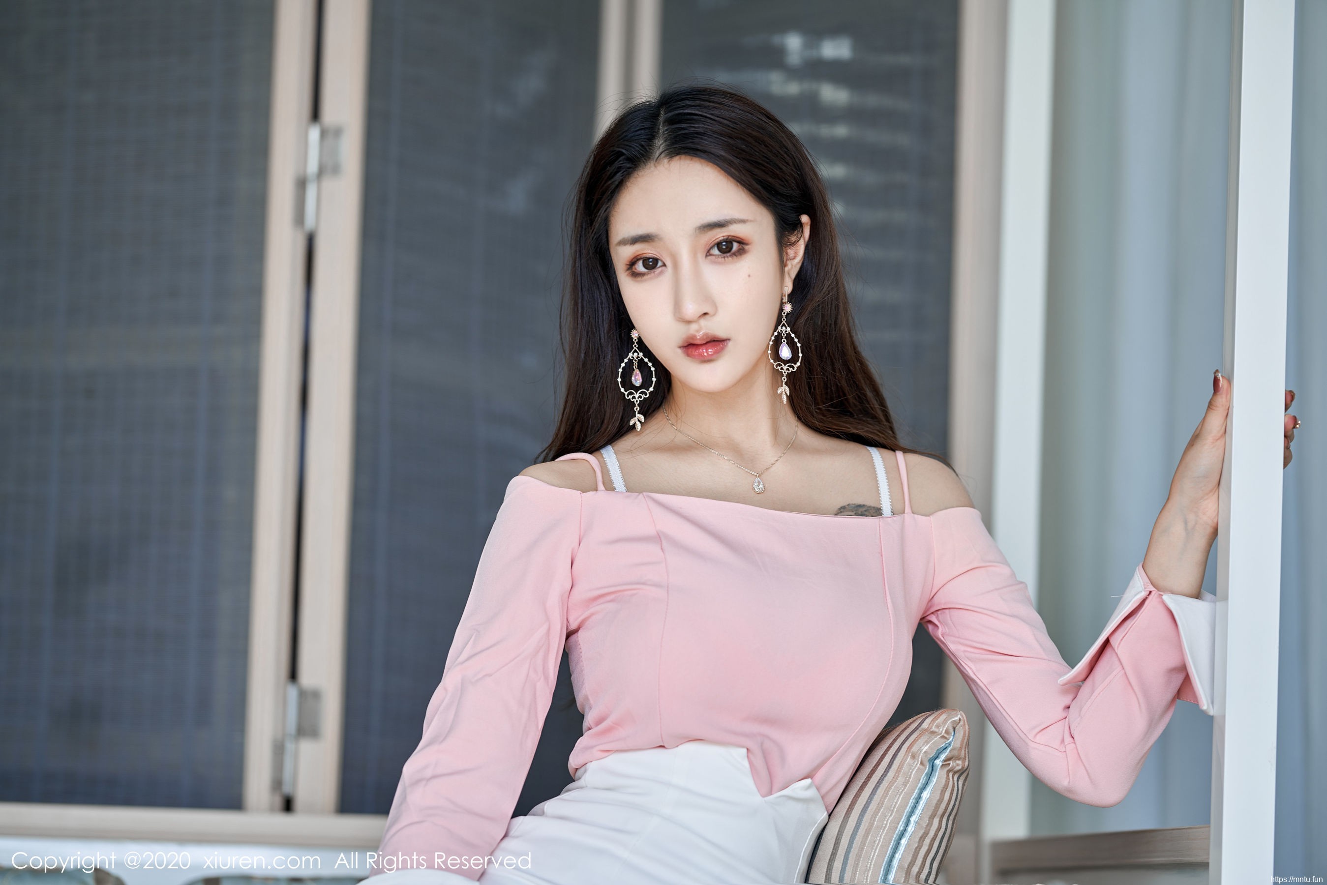 Betty林子欣《白裙下的开裆白丝引诱主题系列》 [秀人XIUREN] No.1944