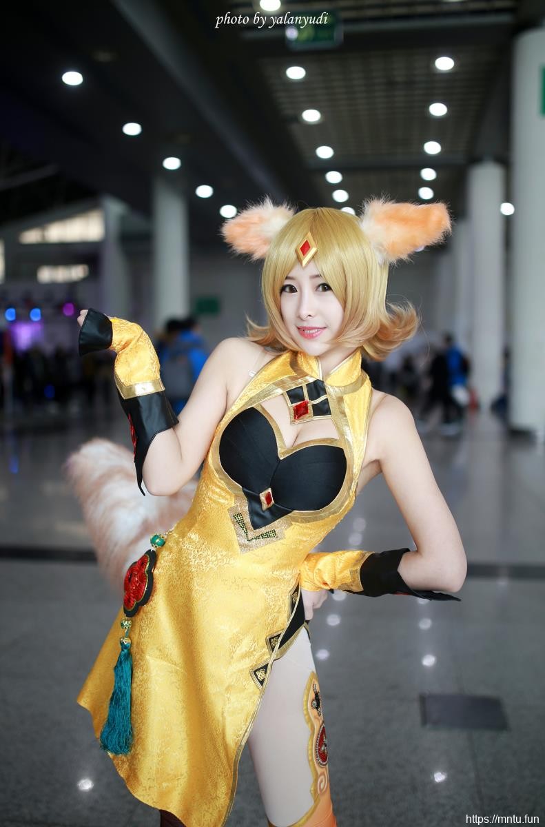 COSER九尾喵i小小暮COSPLAY王者荣耀妲己