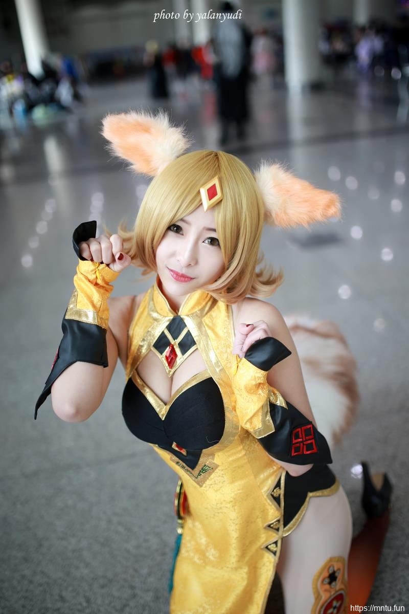 COSER九尾喵i小小暮COSPLAY王者荣耀妲己