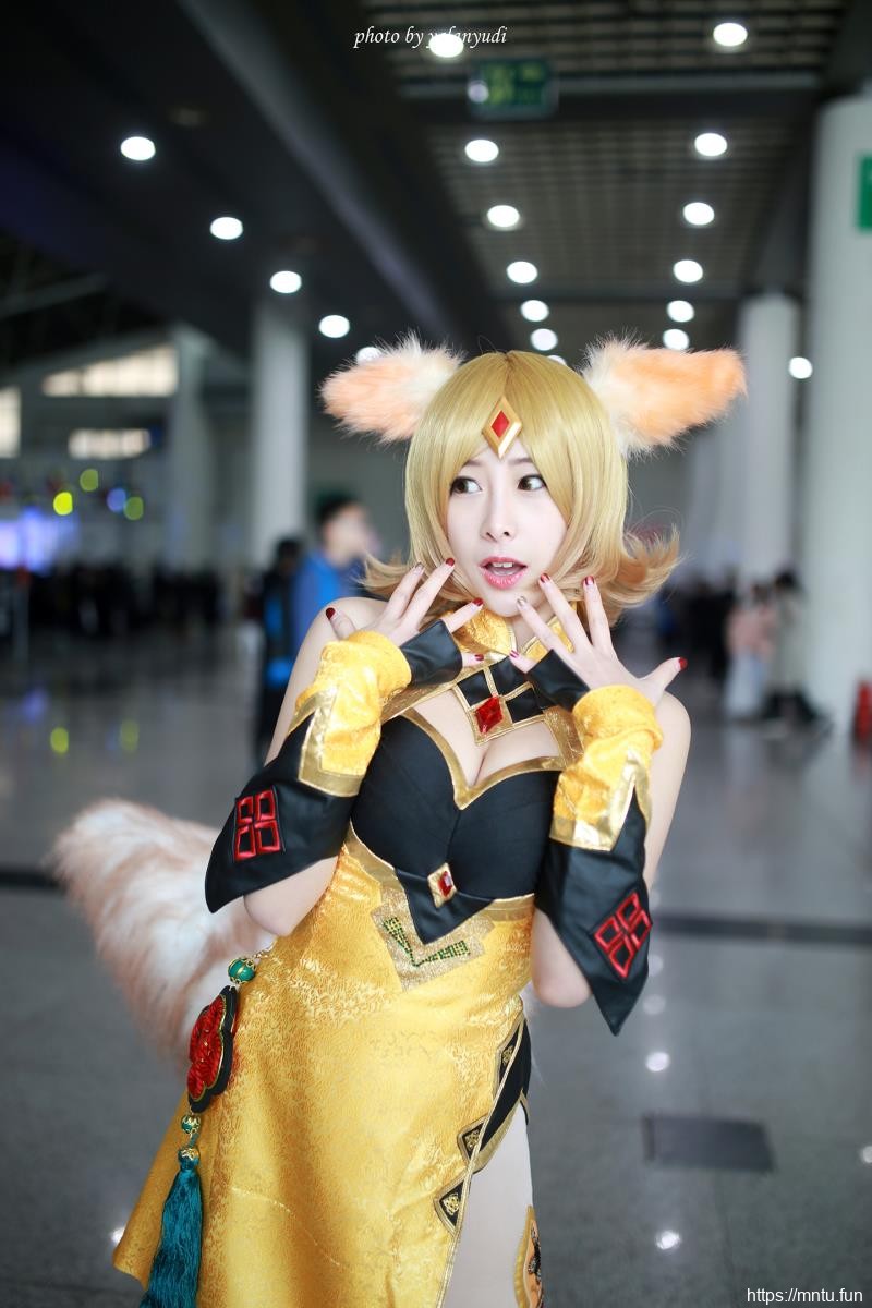 COSER九尾喵i小小暮COSPLAY王者荣耀妲己
