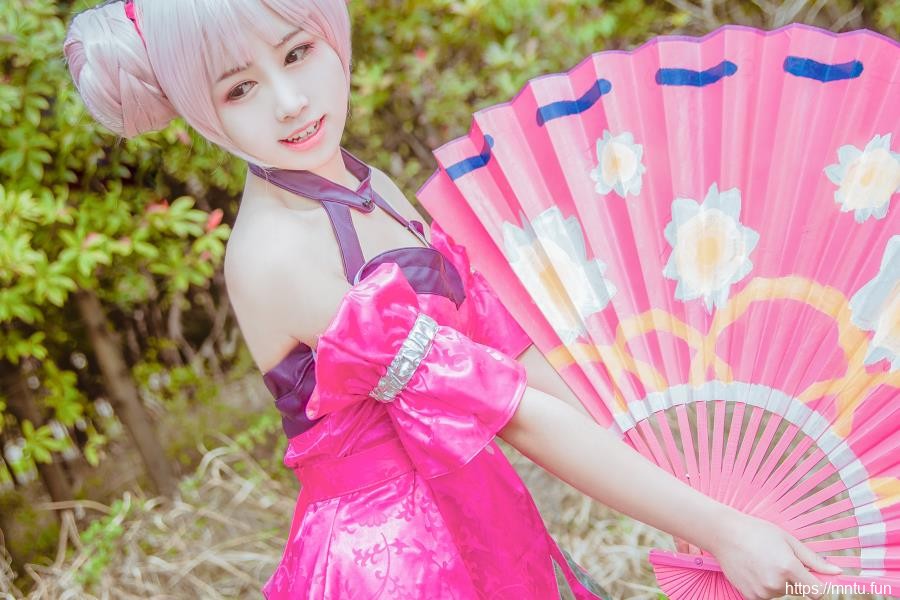 酒酒黑小兔叨刀药店君COS王者荣耀孙尚香小乔