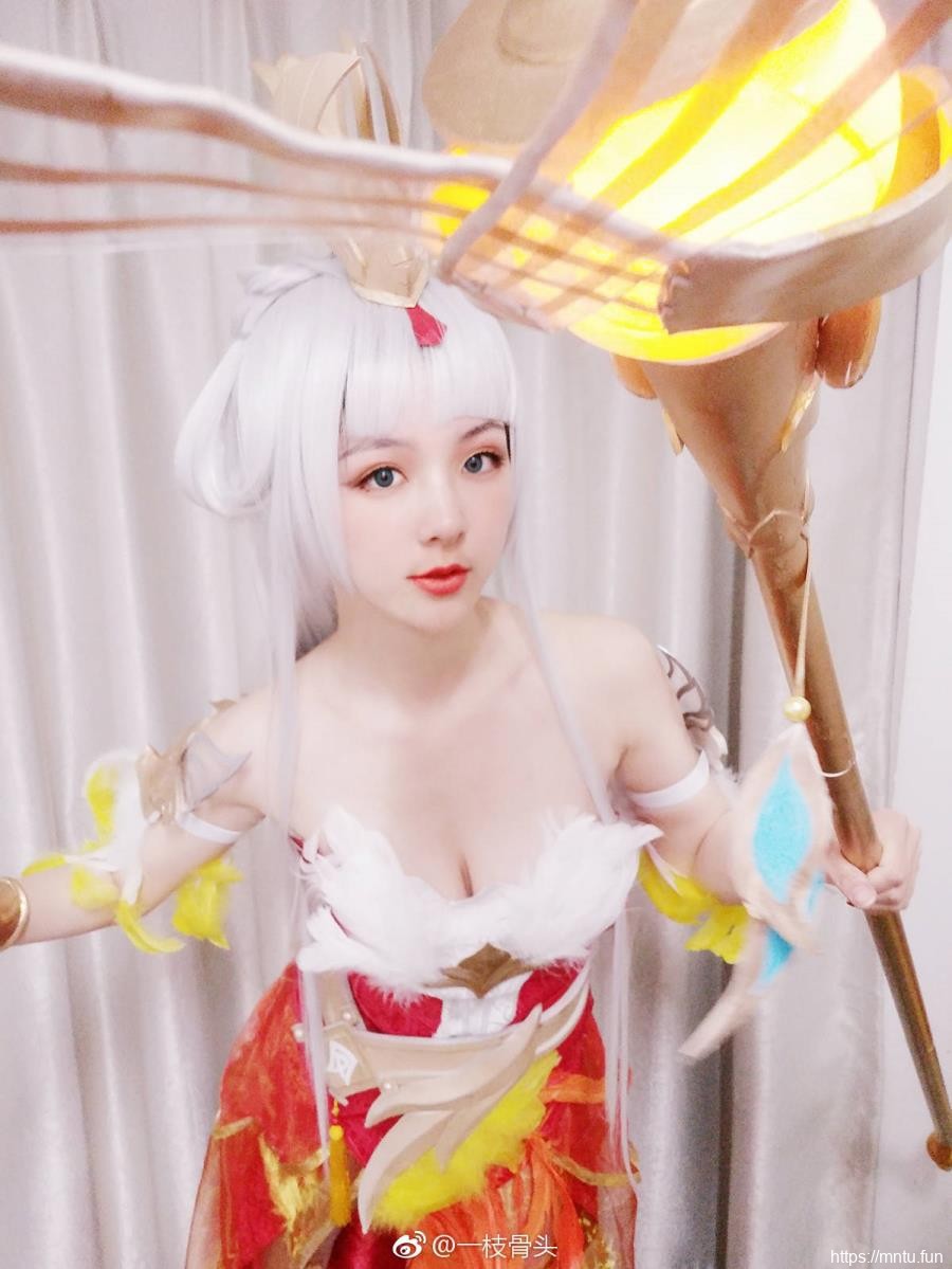 一枝骨头COSPLAY王者荣耀王昭君凤凰于飞