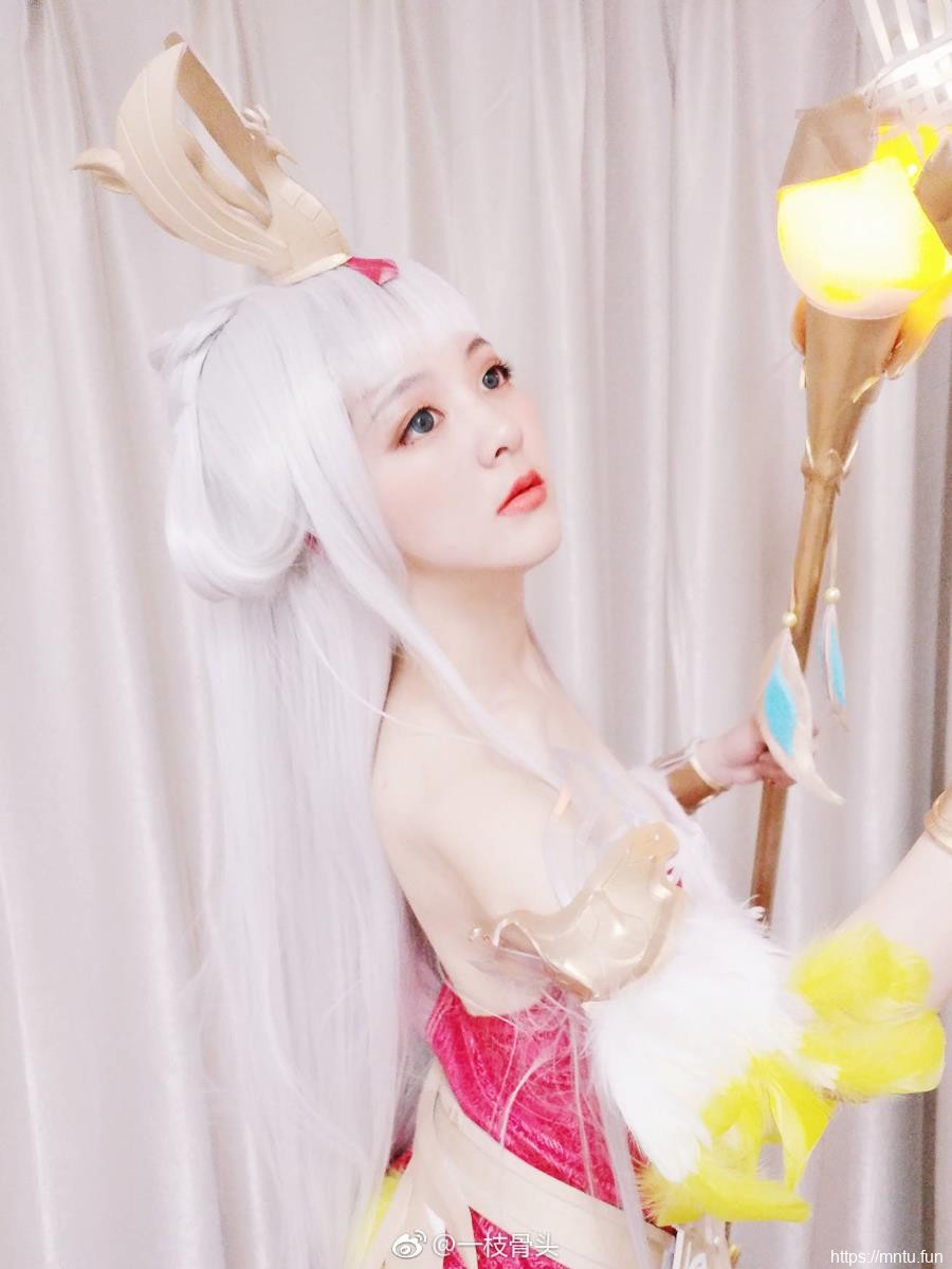 一枝骨头COSPLAY王者荣耀王昭君凤凰于飞