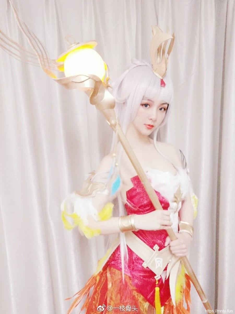 一枝骨头COSPLAY王者荣耀王昭君凤凰于飞