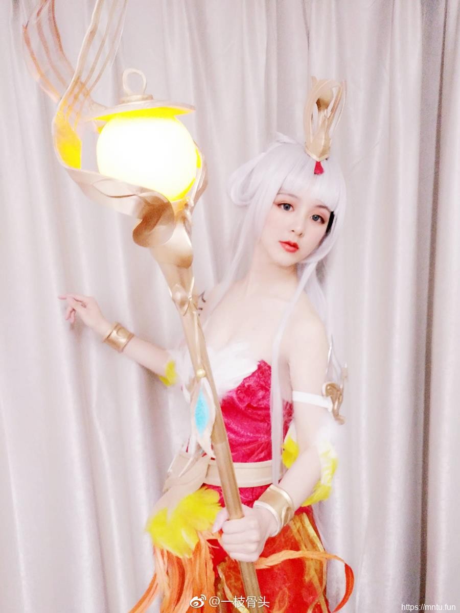 一枝骨头COSPLAY王者荣耀王昭君凤凰于飞
