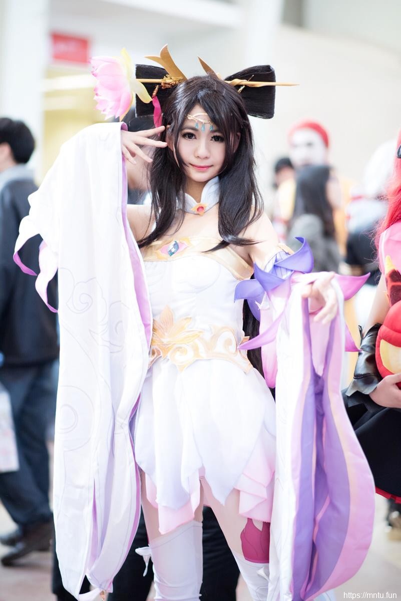 吃土少女COS王者荣耀貂蝉 想欣赏妾身的舞姿吗