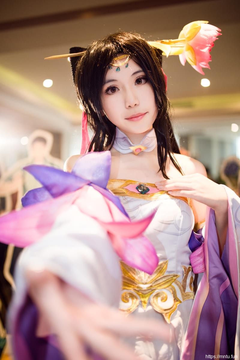吃土少女COS王者荣耀貂蝉 想欣赏妾身的舞姿吗