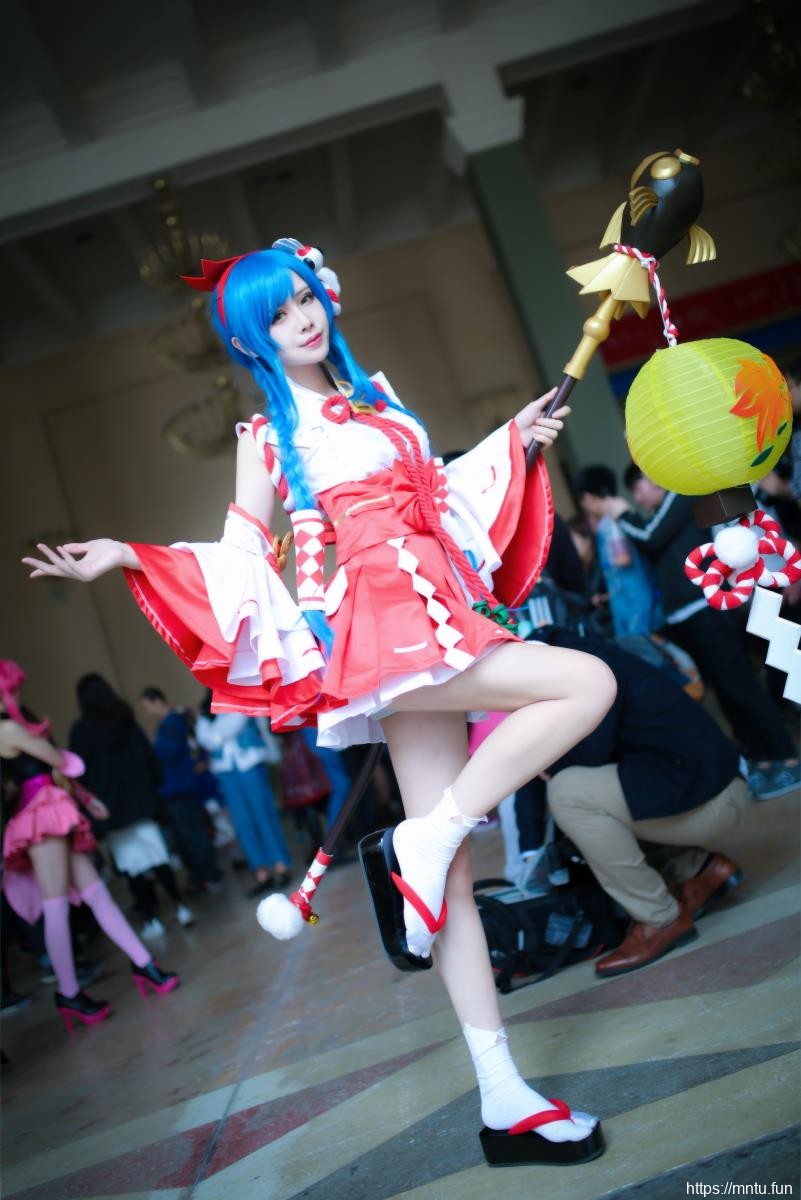 绝色美女桃昔cos王者荣耀大乔伊势巫女