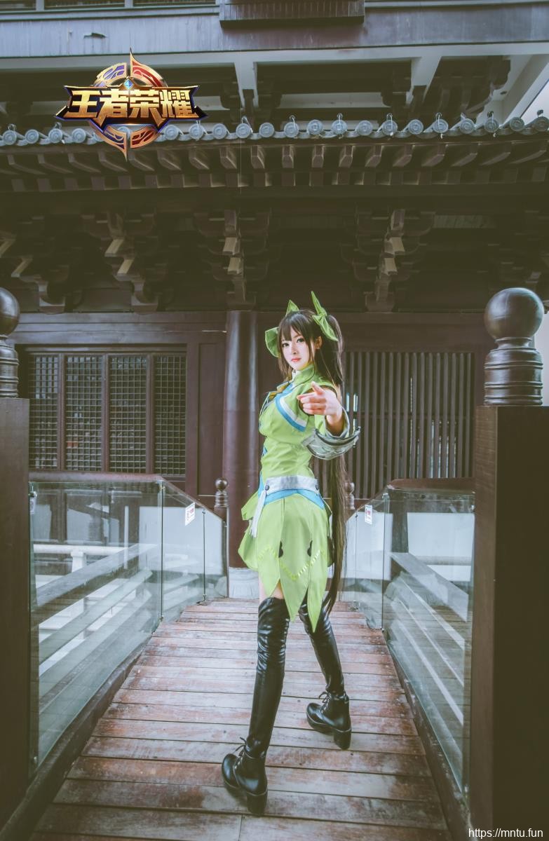 清纯小美女晓比比cos王者荣耀大小姐孙尚香