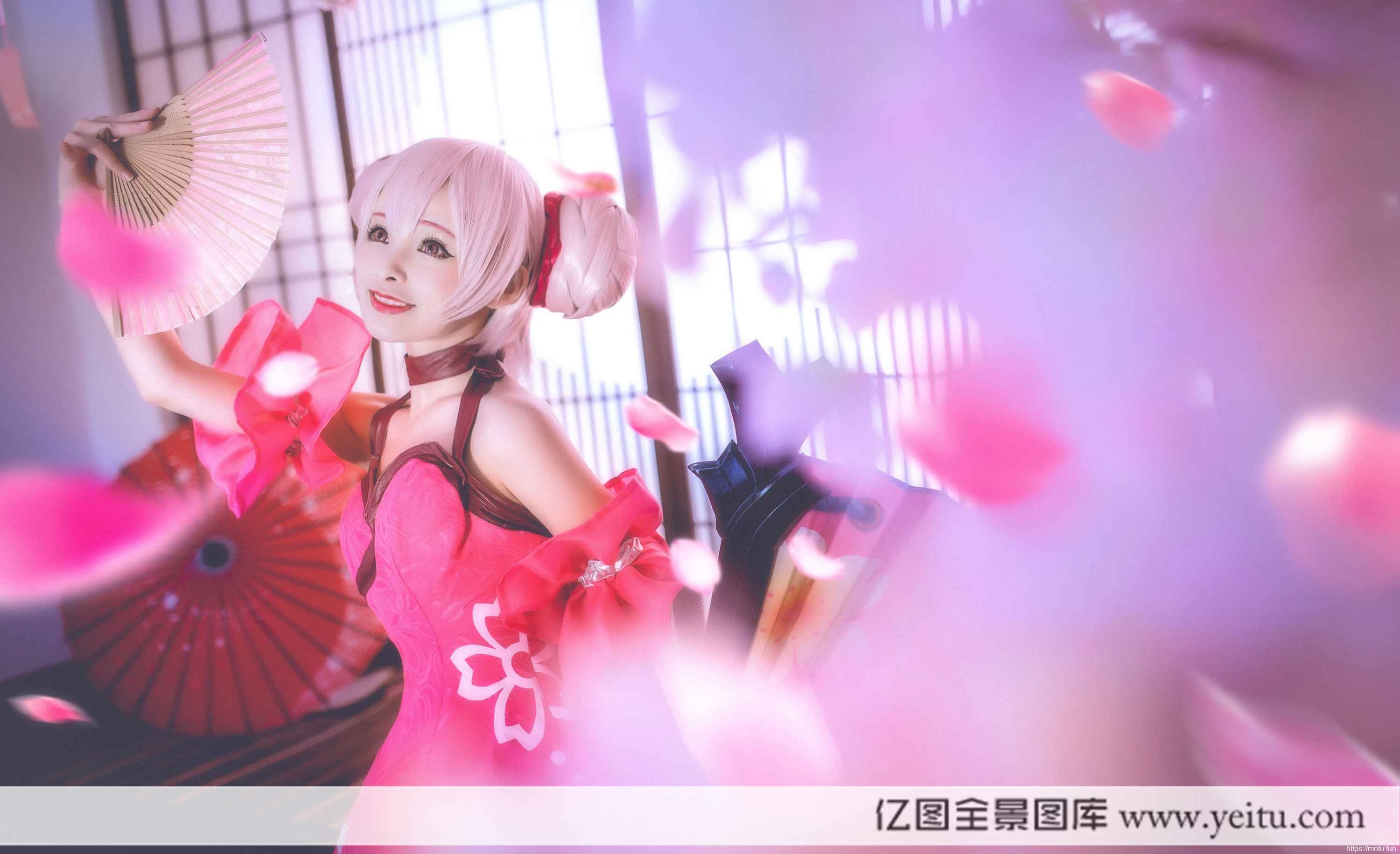 萌系美女先知吱吱吱COSPLAY王者荣耀小乔