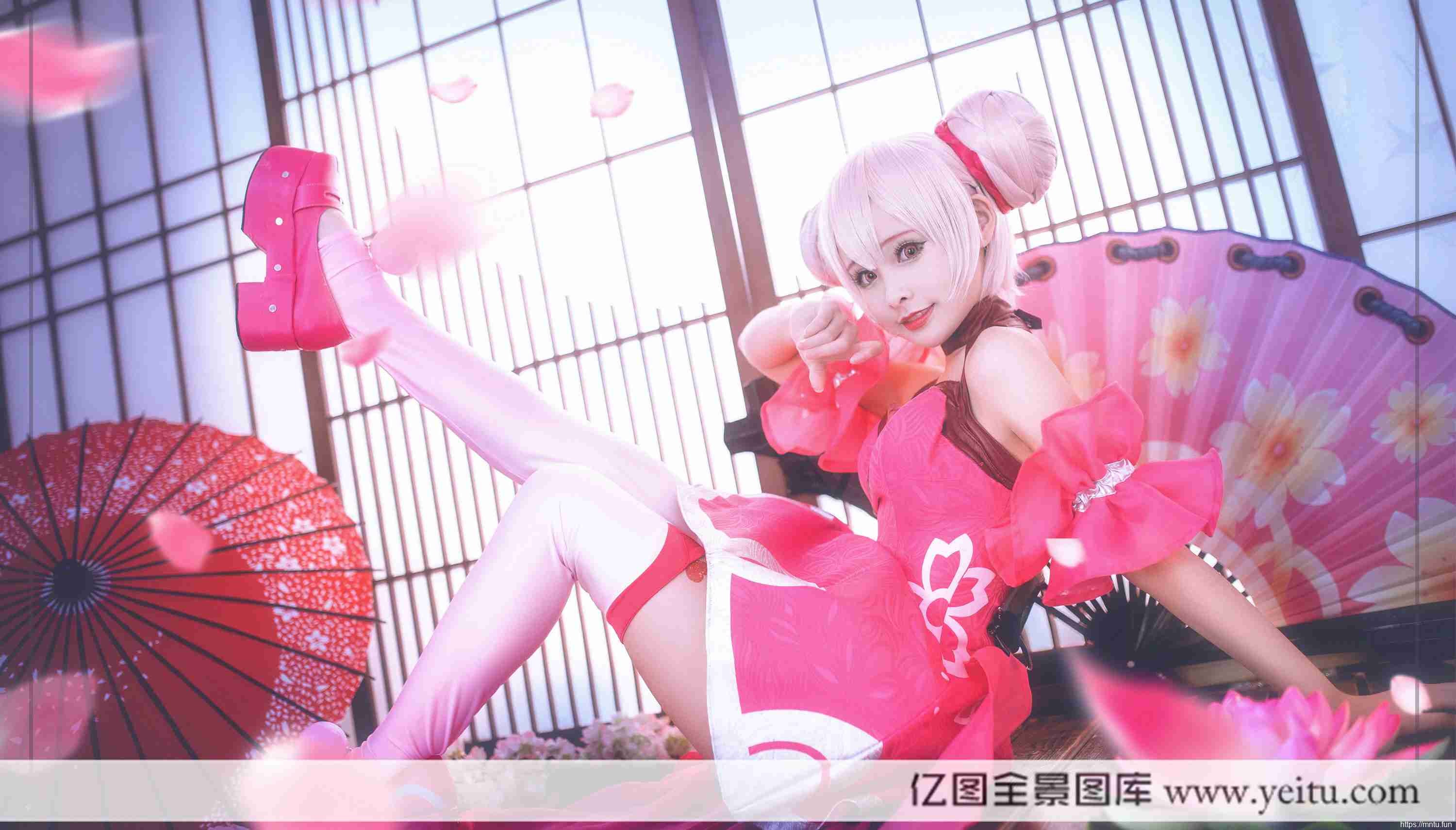 萌系美女先知吱吱吱COSPLAY王者荣耀小乔