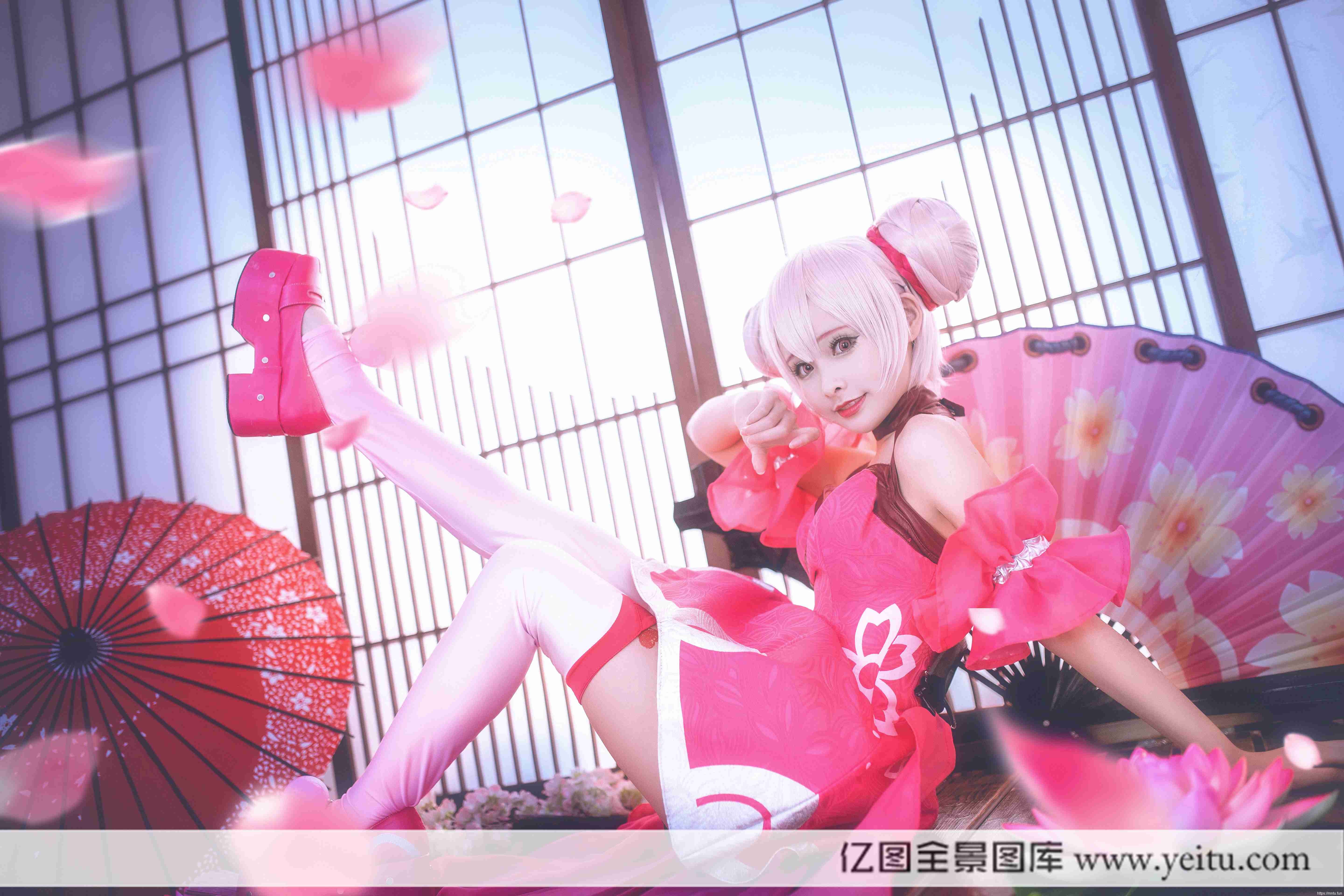 萌系美女先知吱吱吱COSPLAY王者荣耀小乔