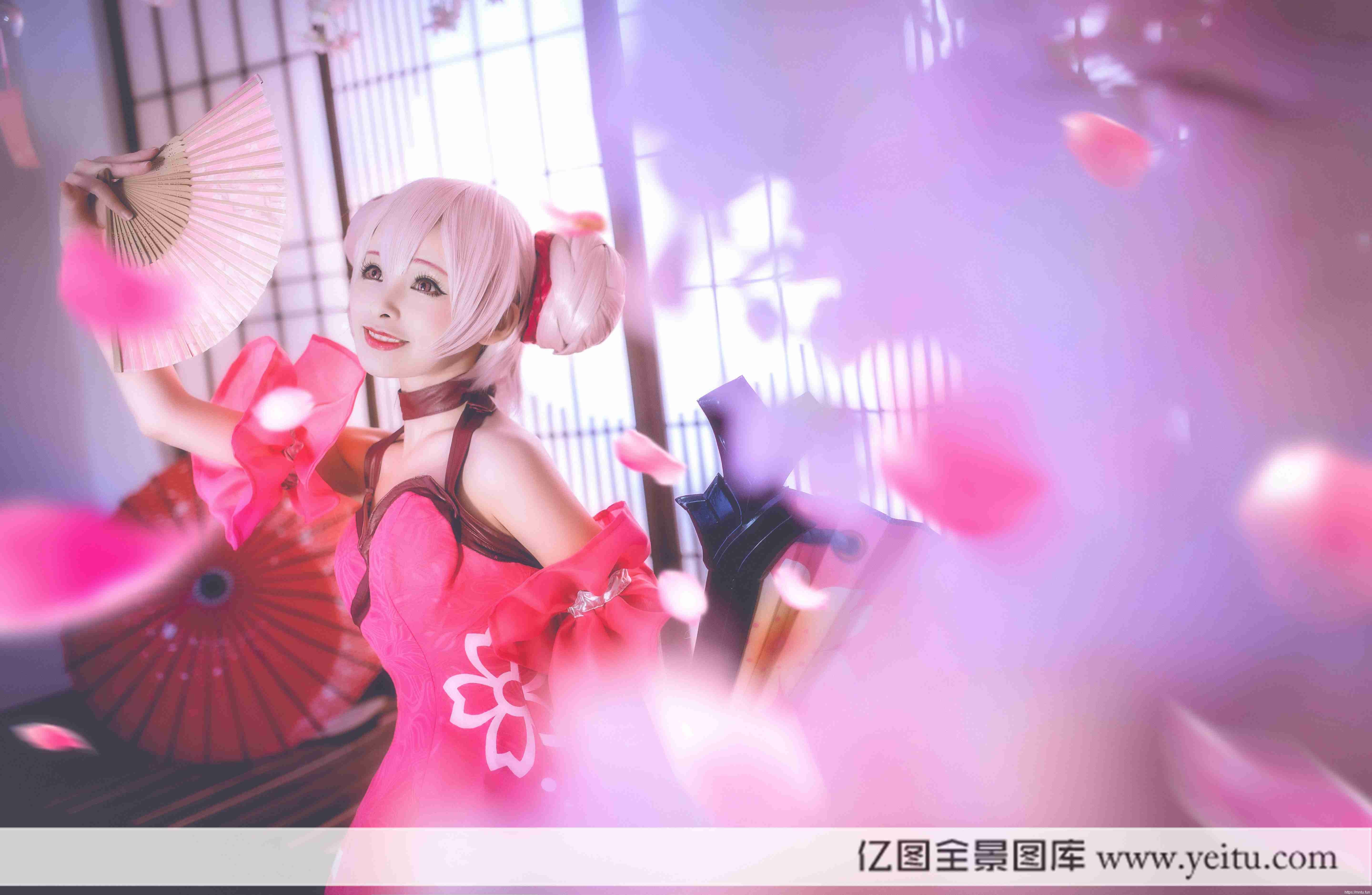 萌系美女先知吱吱吱COSPLAY王者荣耀小乔