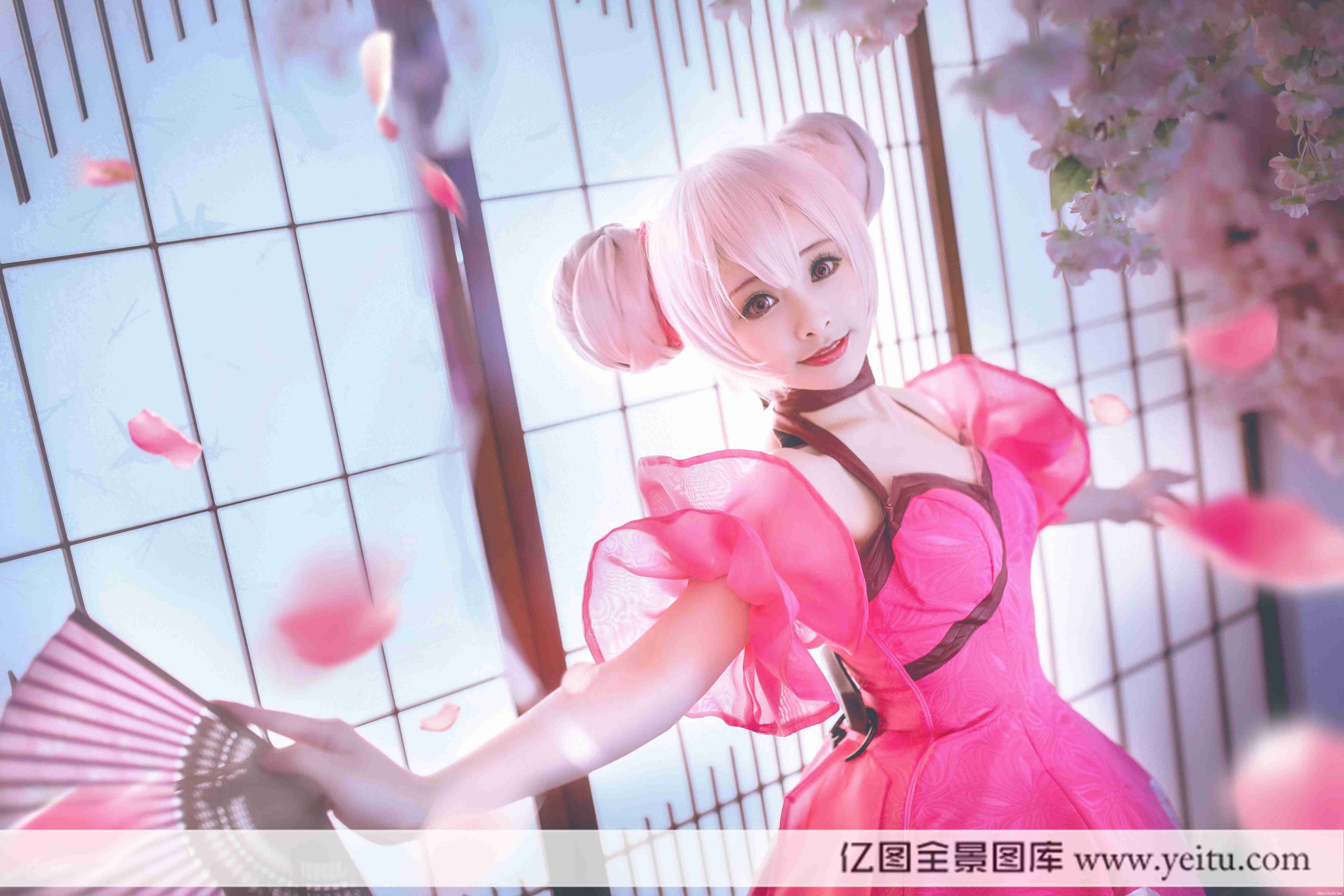 萌系美女先知吱吱吱COSPLAY王者荣耀小乔