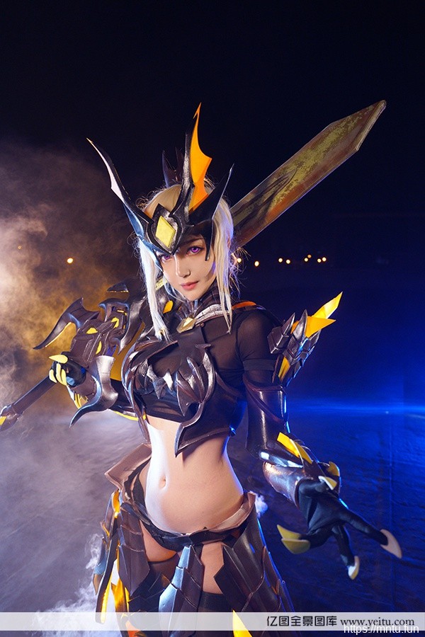 美女烬琉璃COSPLAY王者荣耀花木兰水晶猎龙者