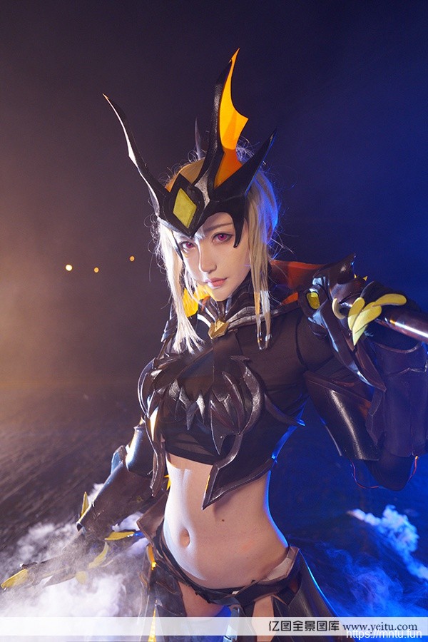 美女烬琉璃COSPLAY王者荣耀花木兰水晶猎龙者