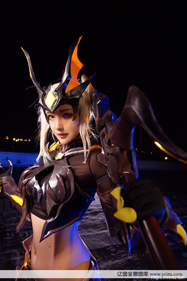 美女烬琉璃COSPLAY王者荣耀花木兰水晶猎龙者