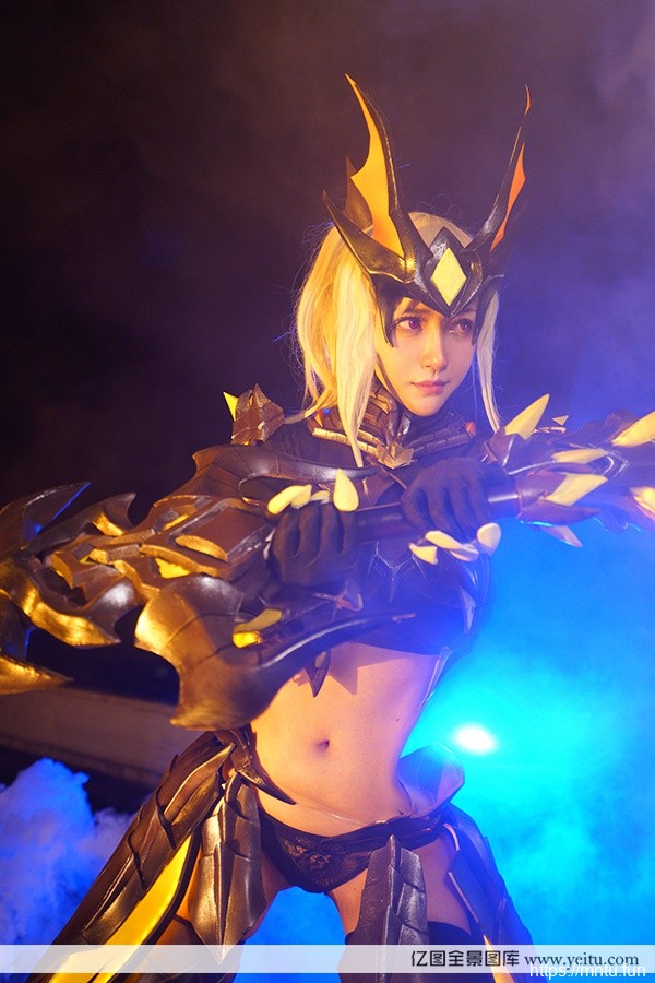 美女烬琉璃COSPLAY王者荣耀花木兰水晶猎龙者