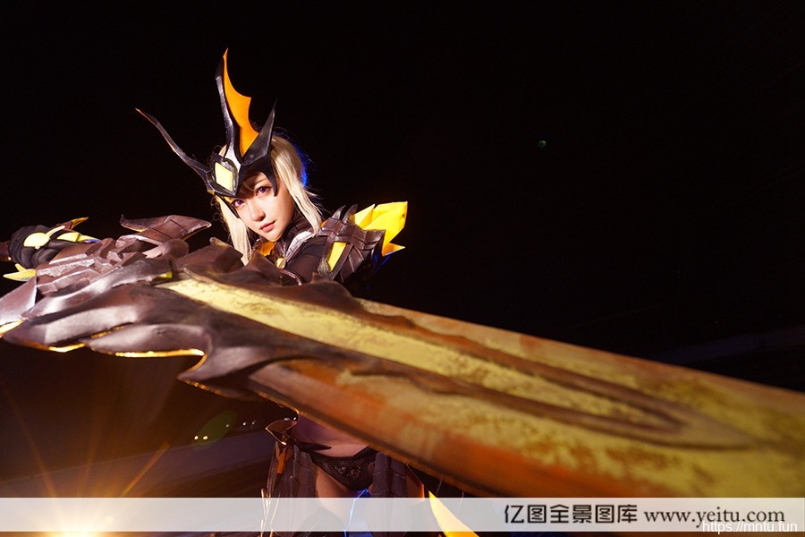 美女烬琉璃COSPLAY王者荣耀花木兰水晶猎龙者