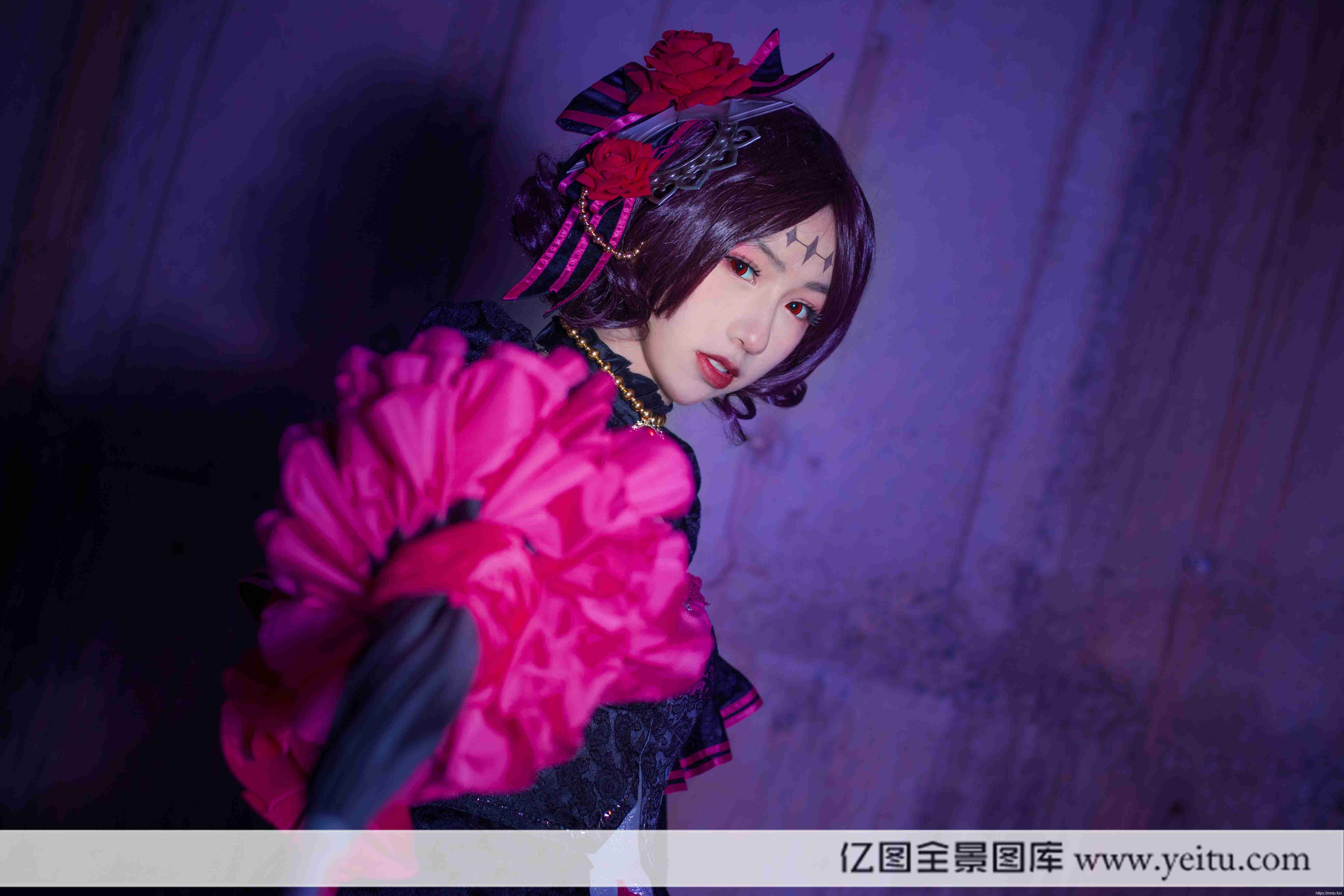 coser沐恩COSPLAY王者荣耀露娜哥特玫瑰