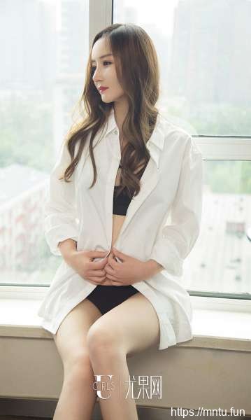 性感美女@依歌依・恋写真套图