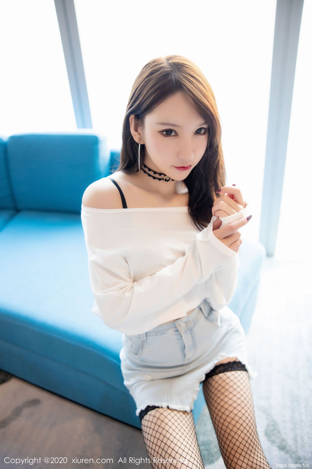 周于希Sandy《诱人内衣的黑丝网袜》 [秀人XIUREN] No.1953