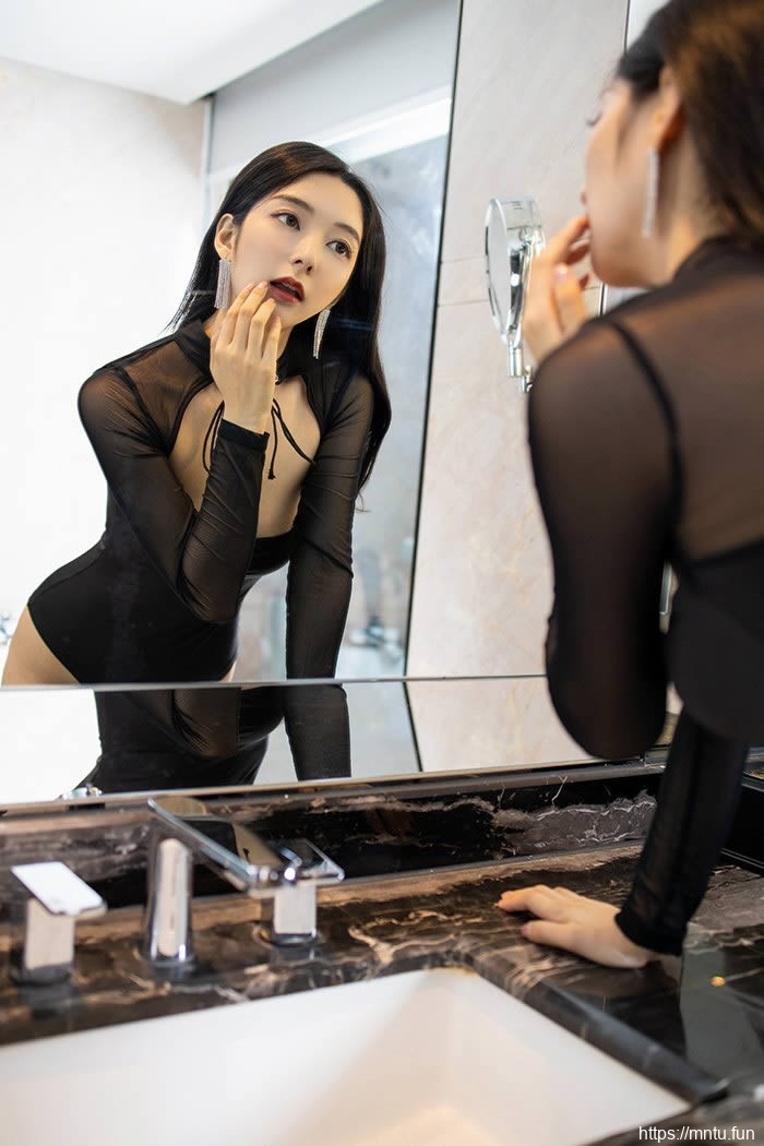 完满情人小热巴长腿细腰羞怯诱人