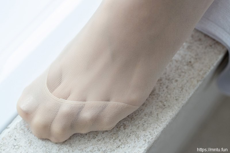 饱满女超人李雅肉丝包臀降服人心