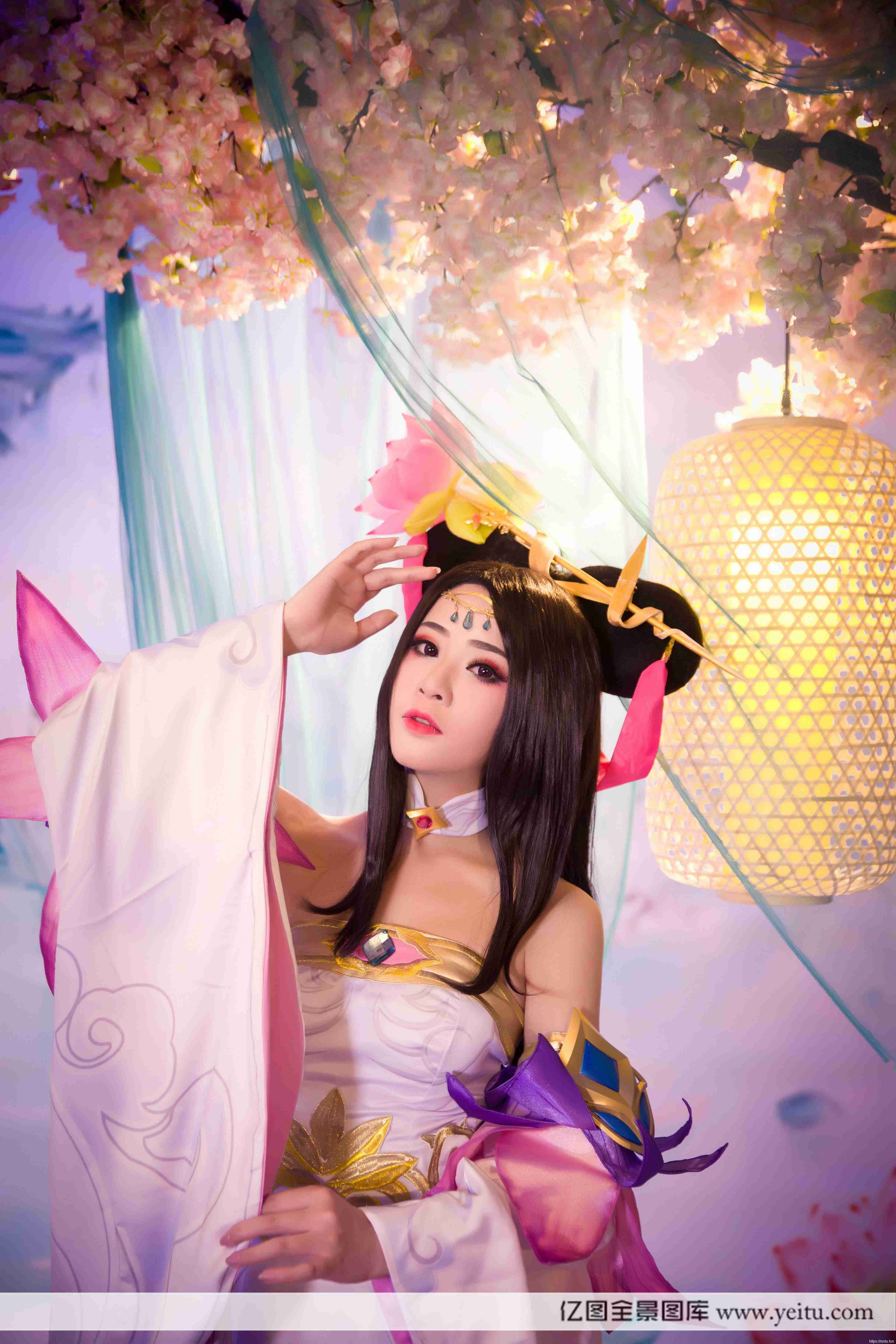 清纯萌妹子月出东君COSPLAY王者荣耀貂蝉