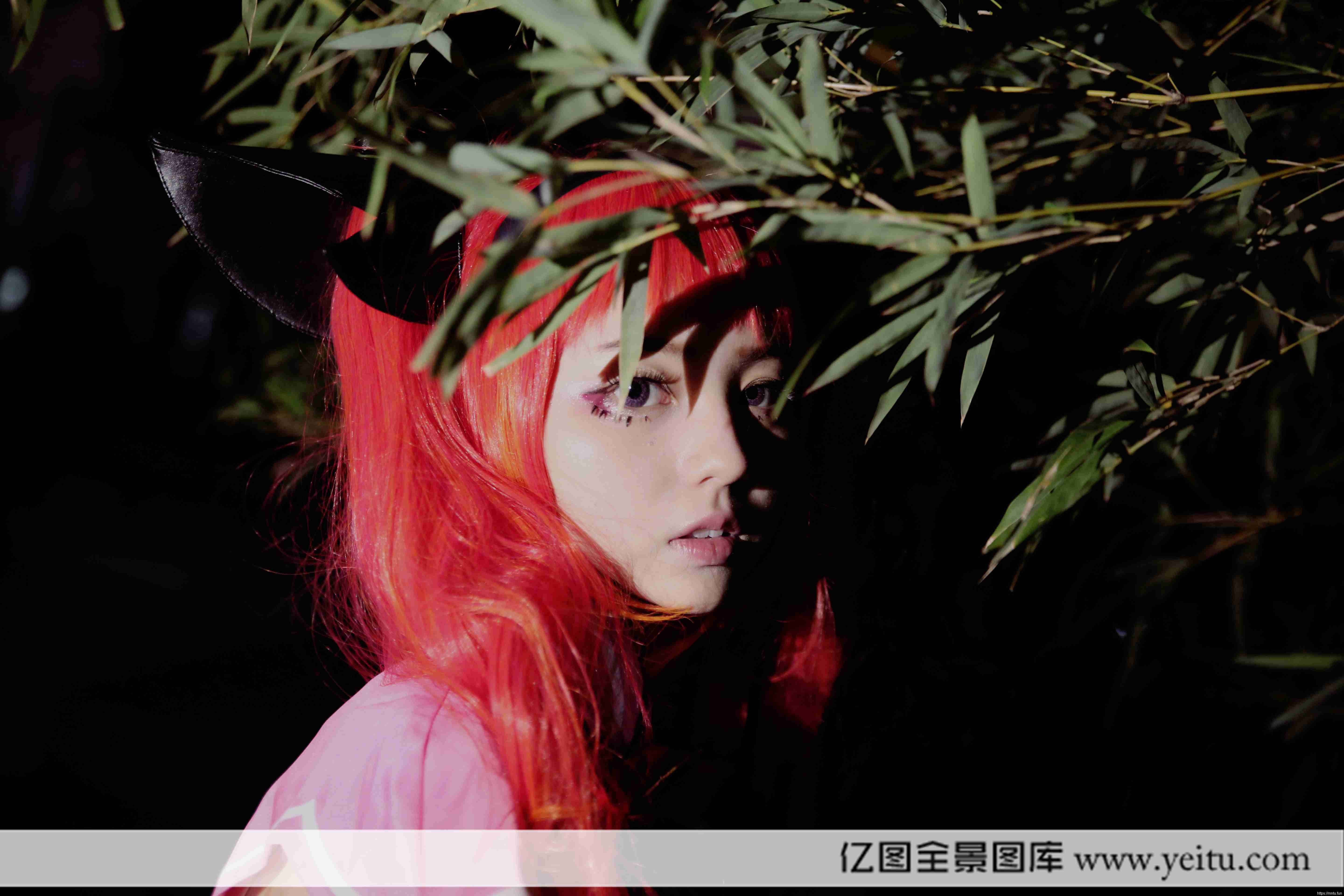 清纯萌妹子暴君的深情COSPLAY王者荣耀安琪拉