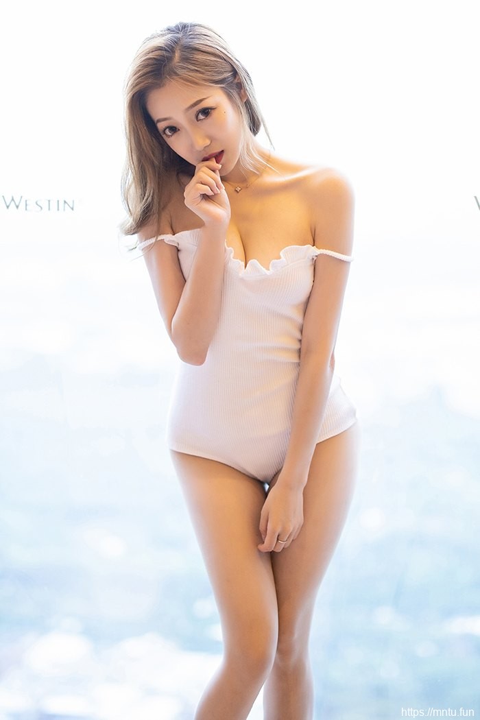 心爱女友允儿肉丝长腿性感迷惑你