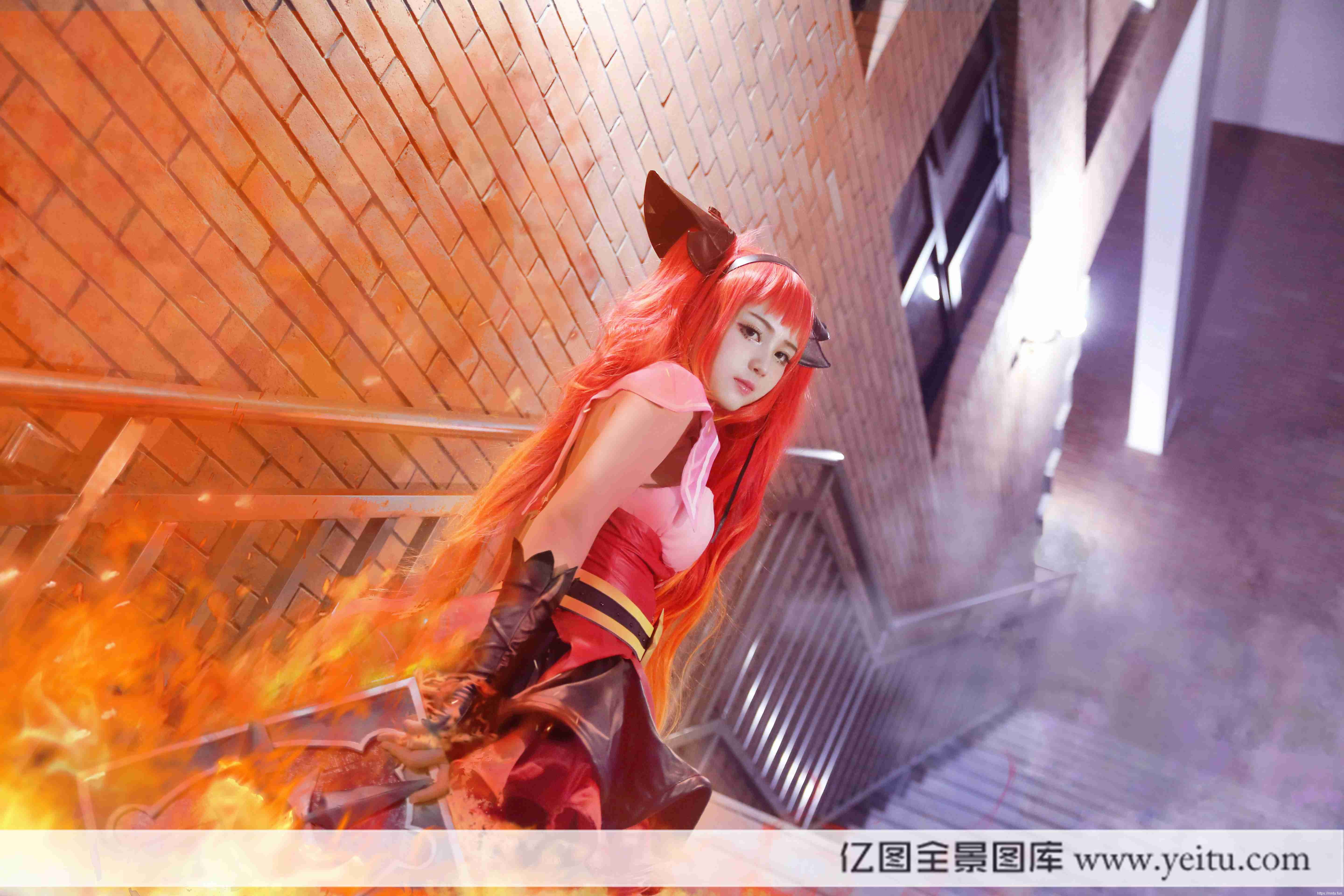 清纯萌妹子暴君的深情COSPLAY王者荣耀安琪拉