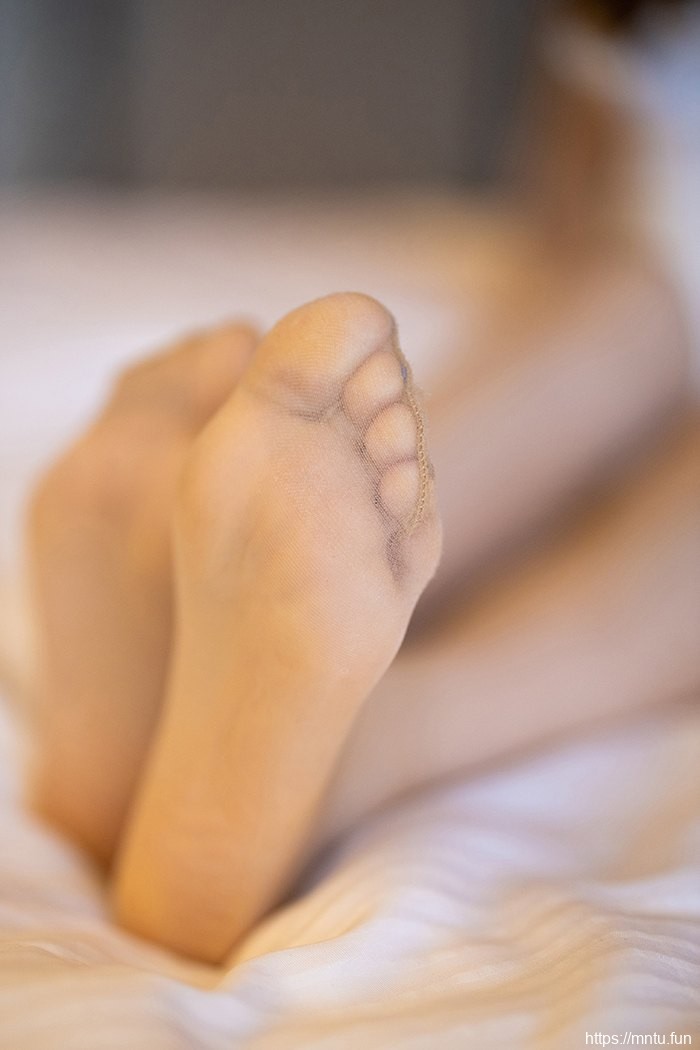 心爱女友允儿肉丝长腿性感迷惑你