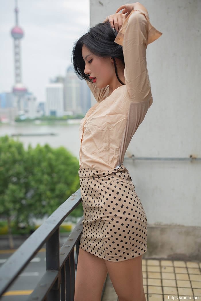 性感美御姐阿朱白嫩微乳撩人无比