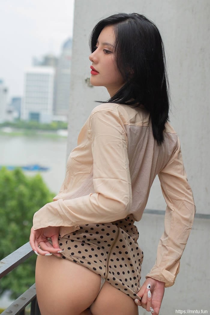 性感美御姐阿朱白嫩微乳撩人无比