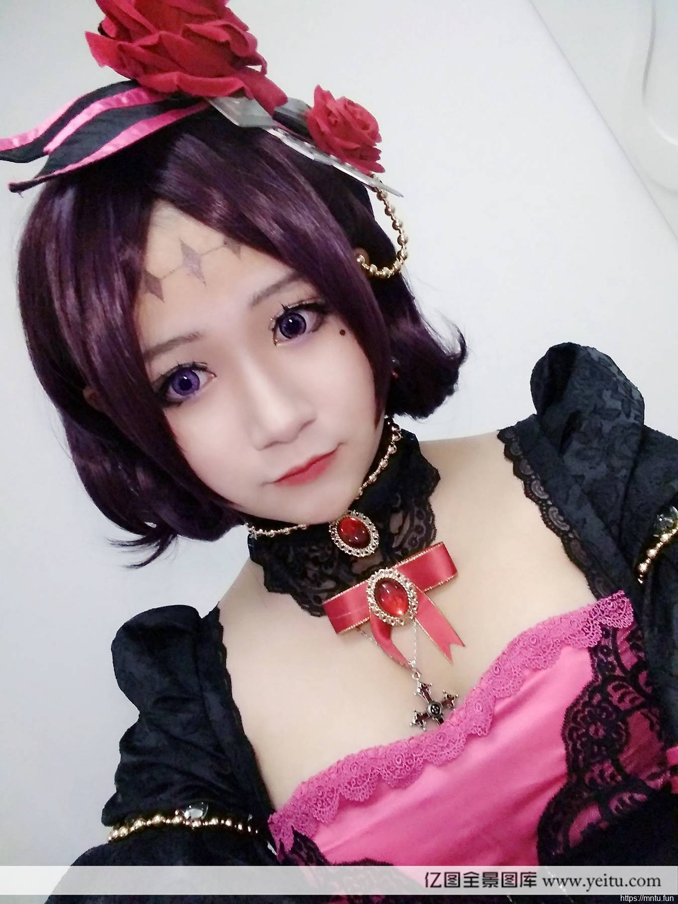 青春美少女夏柒COSPLAY王者荣耀露娜