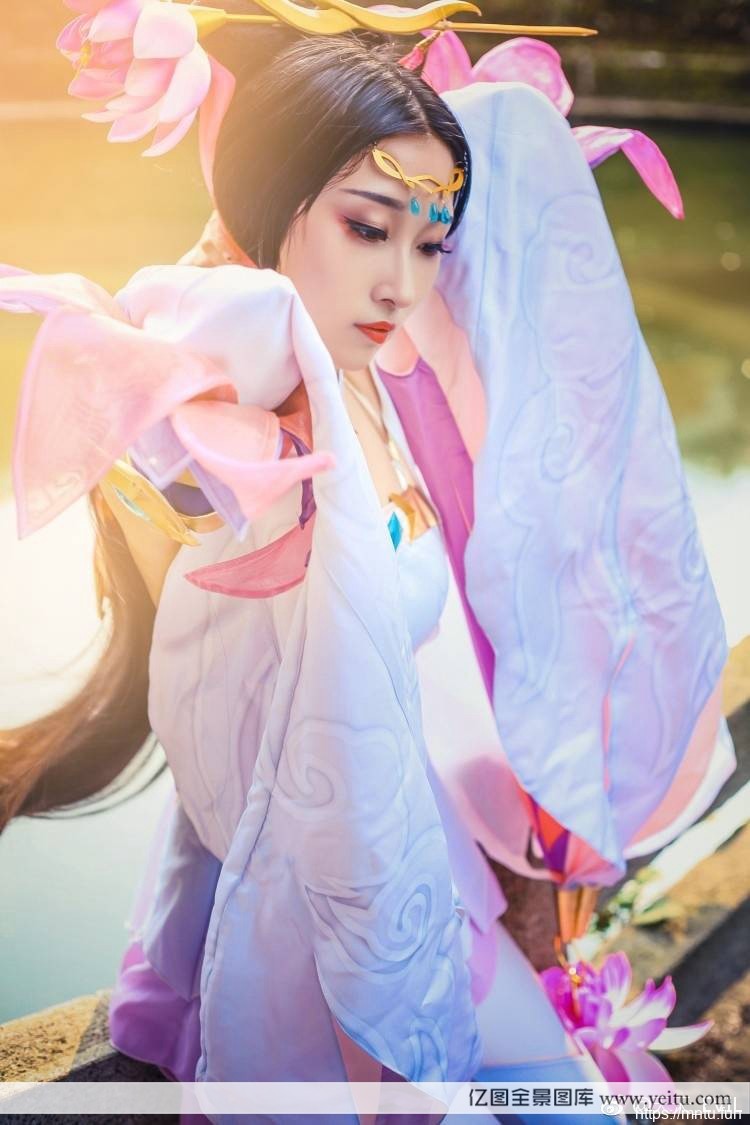 长发妹子天天COSPLAY王者荣耀貂蝉