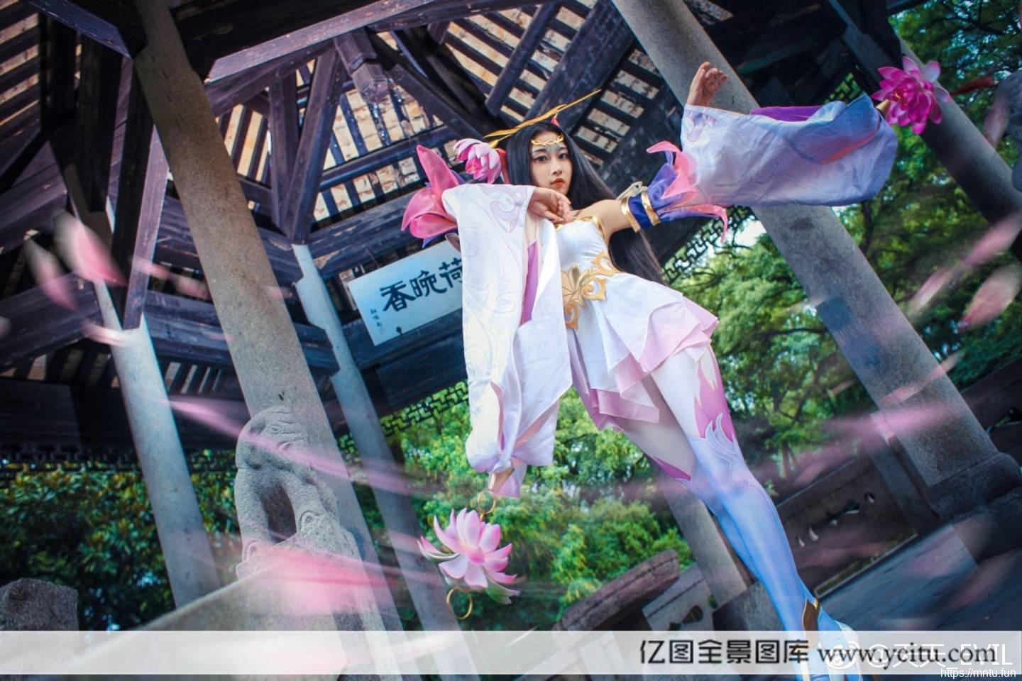 长发妹子天天COSPLAY王者荣耀貂蝉