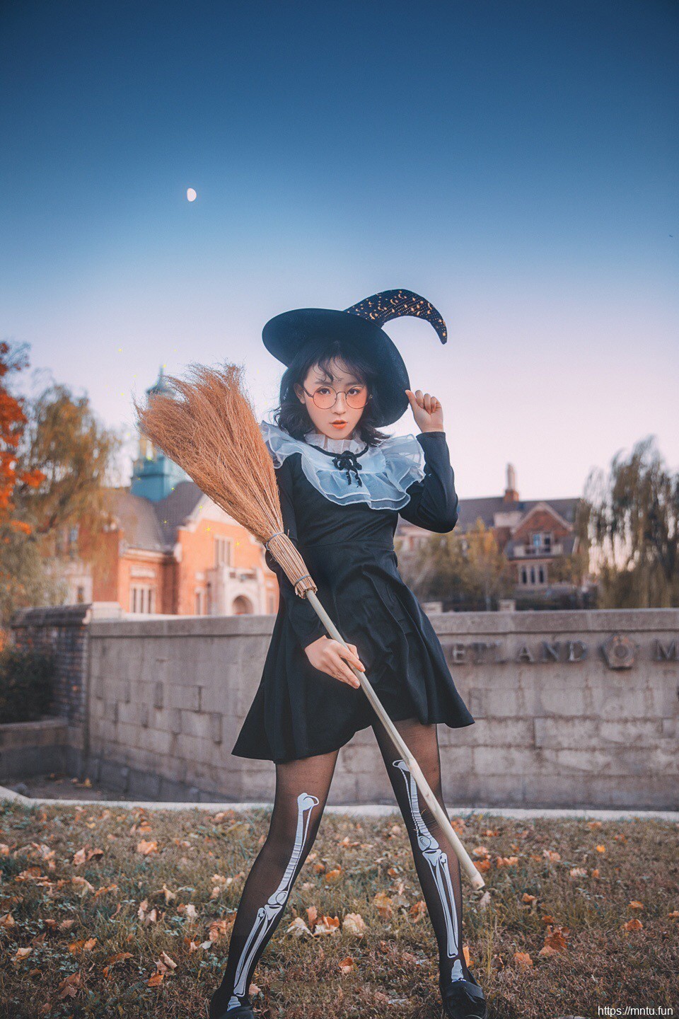 可爱萝莉万圣节cos小巫女写真福利高清图片