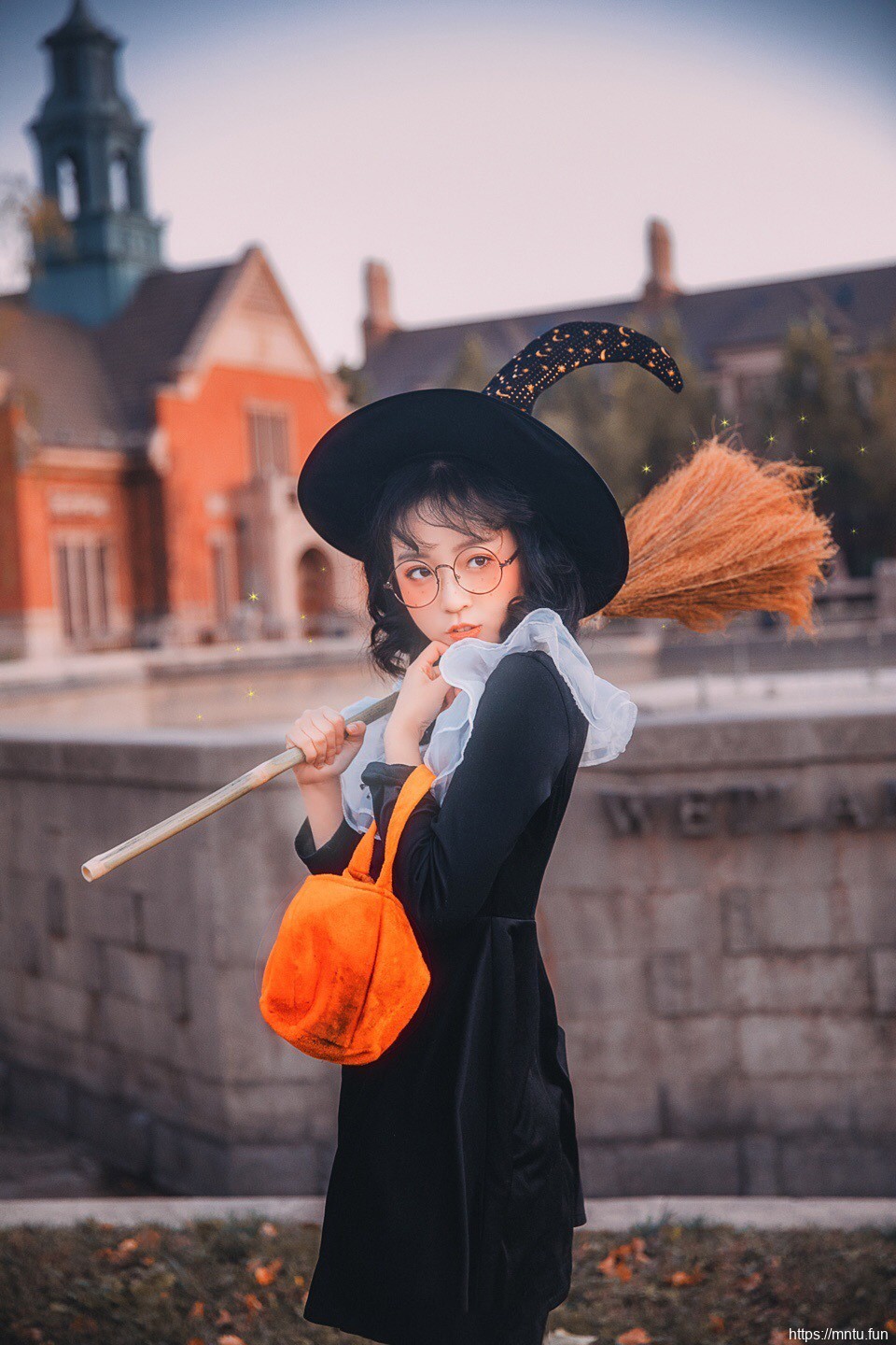 可爱萝莉万圣节cos小巫女写真福利高清图片