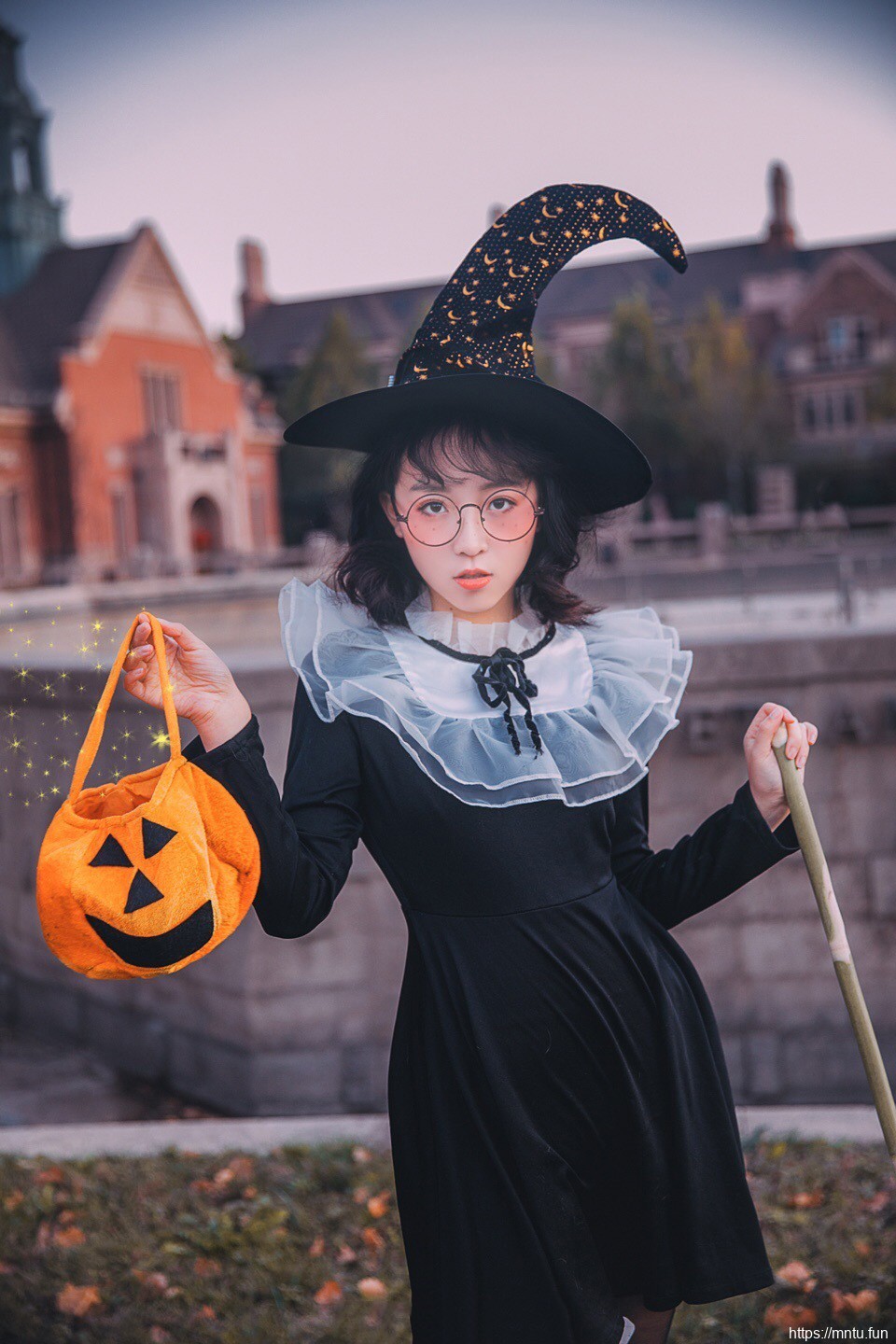 可爱萝莉万圣节cos小巫女写真福利高清图片