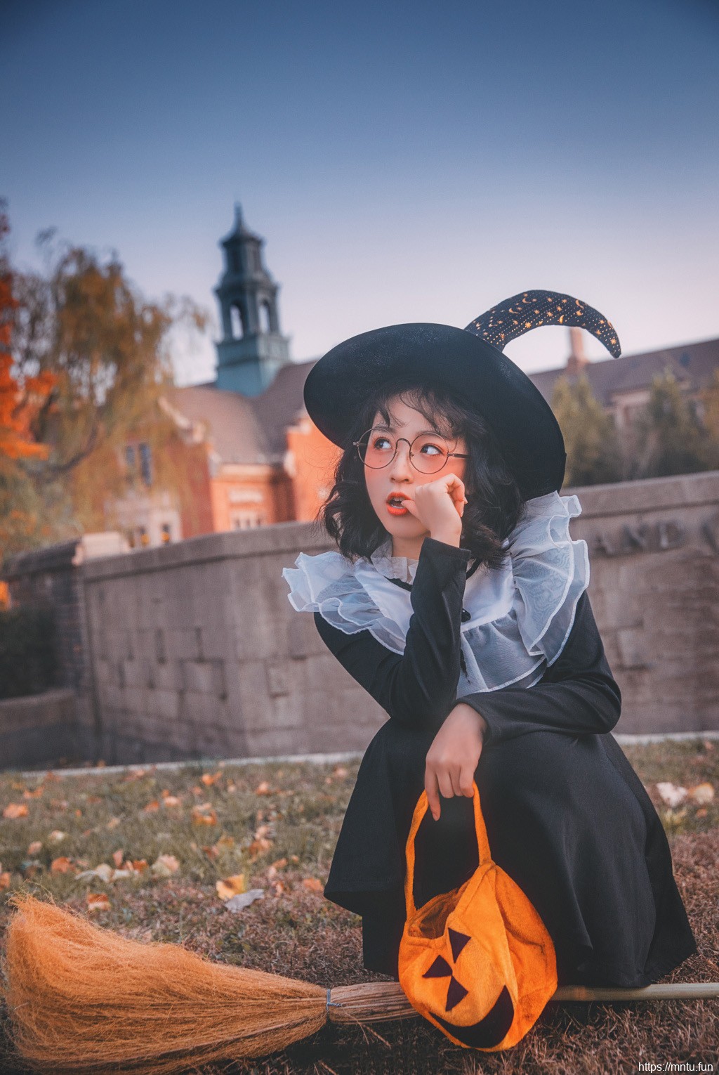 可爱萝莉万圣节cos小巫女写真福利高清图片