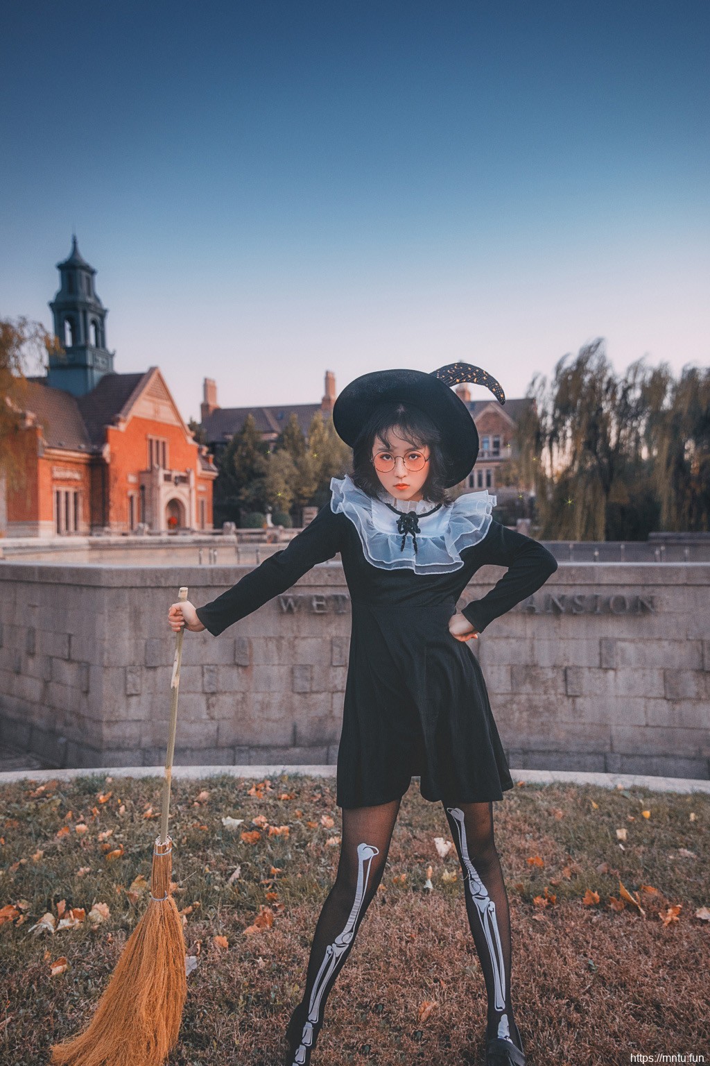 可爱萝莉万圣节cos小巫女写真福利高清图片