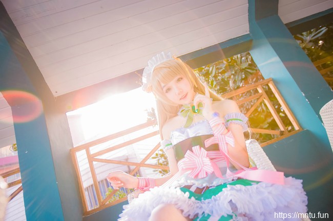 极品萝莉巨乳长腿南小鸟cosplay性感福利写真