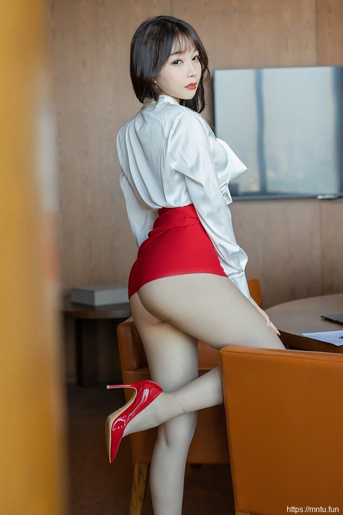 制服女秘芝芝OL短裙包臀撩人至极