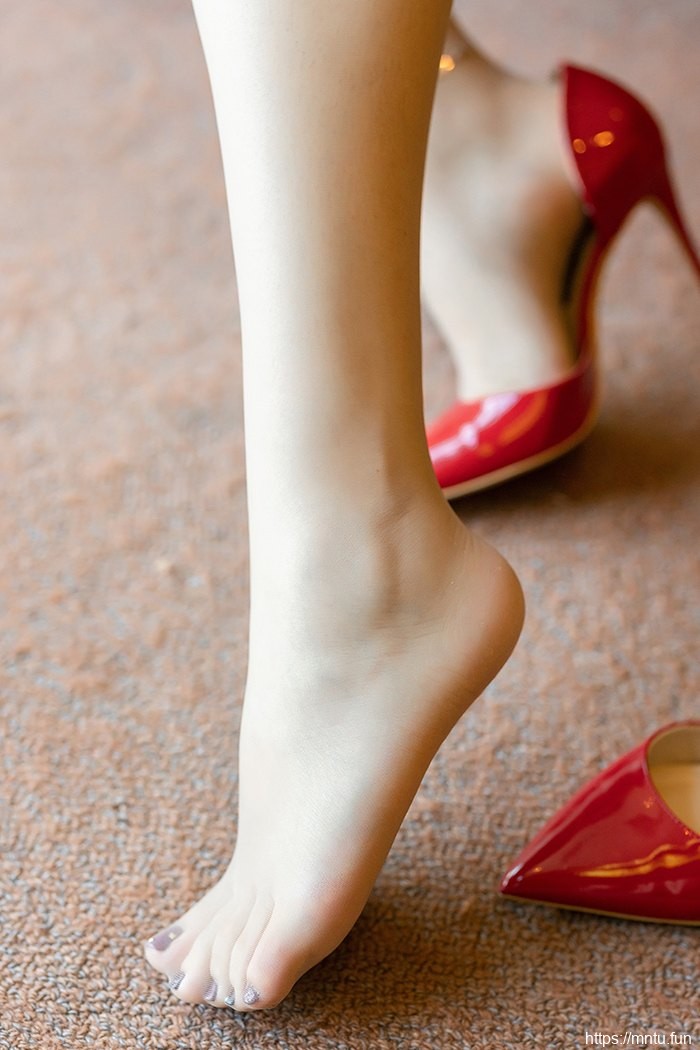 制服女秘芝芝OL短裙包臀撩人至极